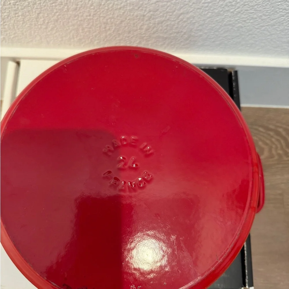 Staub Cherry Red Cast Iron Dutch Oven 4qt - Picture 3 of 4